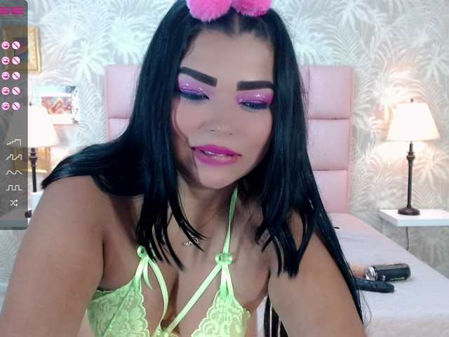 Емитувани слики од екранот KellyBents
