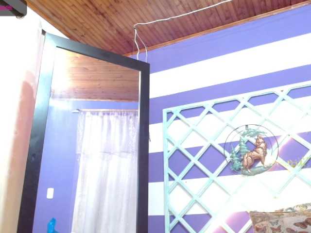 Емитувани слики од екранот kellythomson