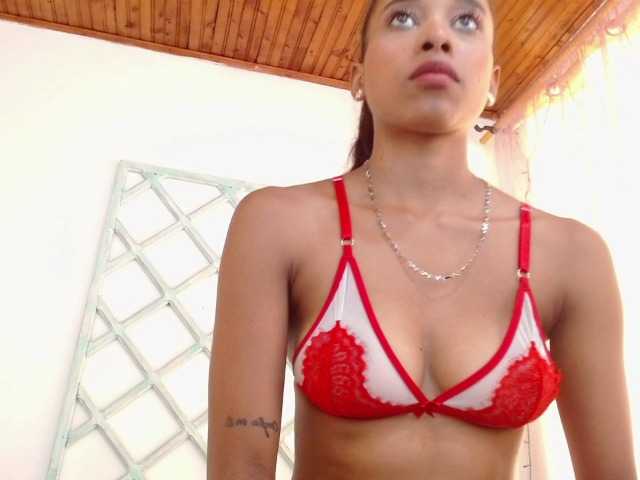 Емитувани слики од екранот kellythomson