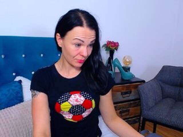 Емитувани слики од екранот KendallLUXE