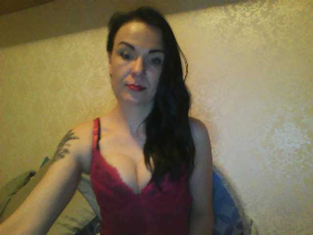 Емитувани слики од екранот KendallLUXE