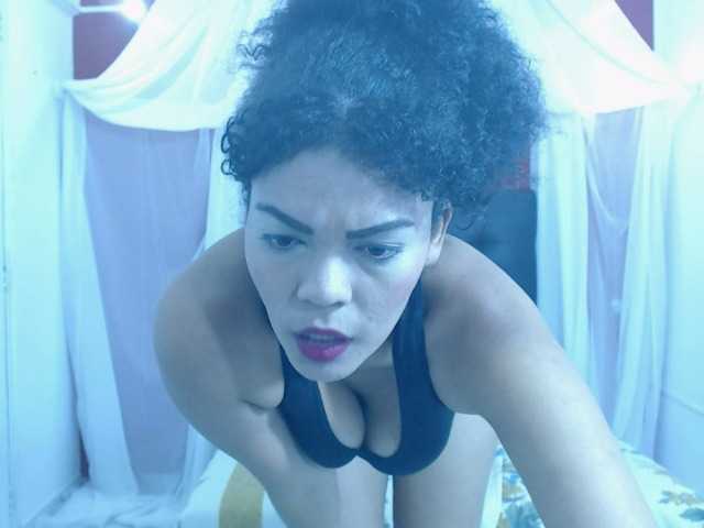 Емитувани слики од екранот Kendra-Fox