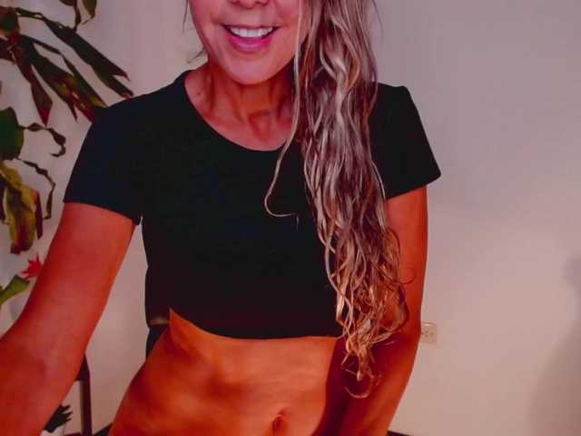 Емитувани слики од екранот KendraCole