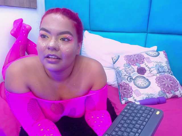 Емитувани слики од екранот KendraW03