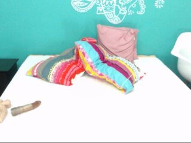 Емитувани слики од екранот khloeferry