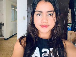 Еротски видео разговор KIITTY-1