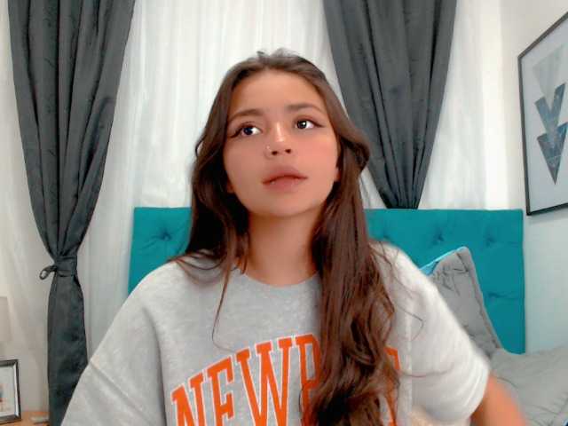 Емитувани слики од екранот KimDevinne