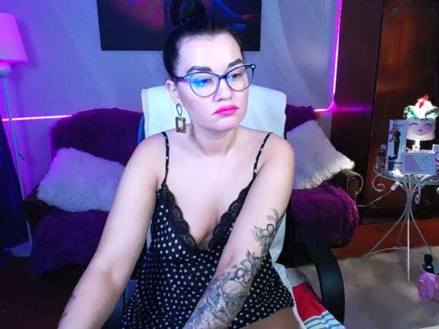 Емитувани слики од екранот KimGarson