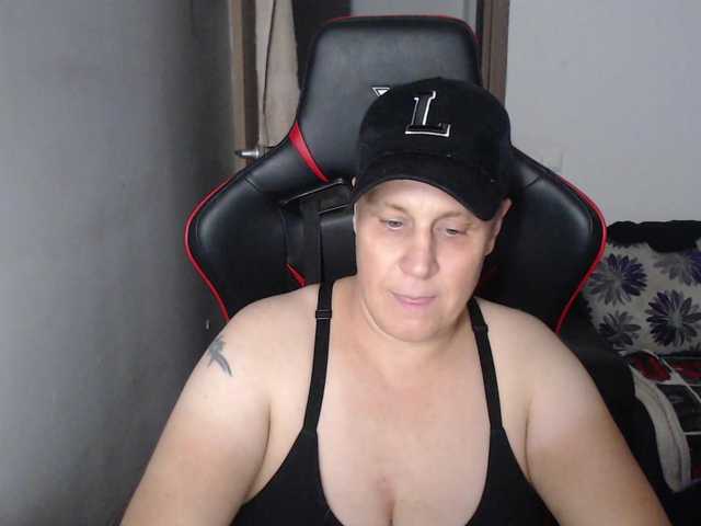 Емитувани слики од екранот kinkstakinks76