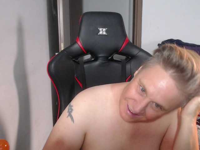 Емитувани слики од екранот kinkstakinks76