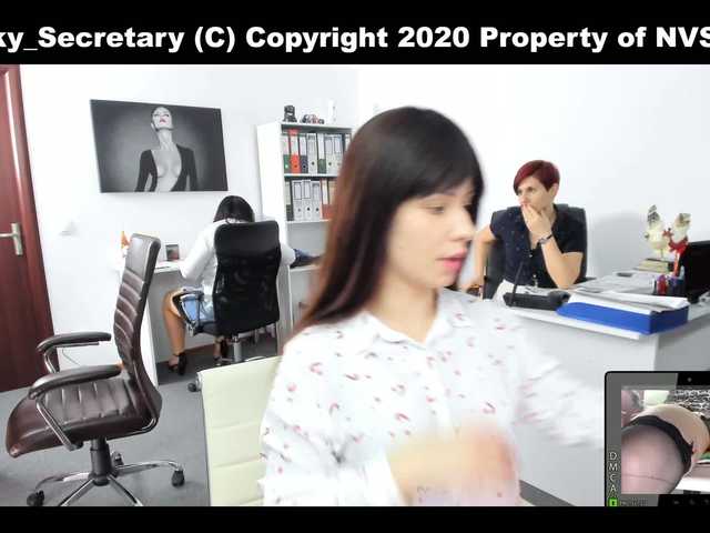 Емитувани слики од екранот KinkyOffice