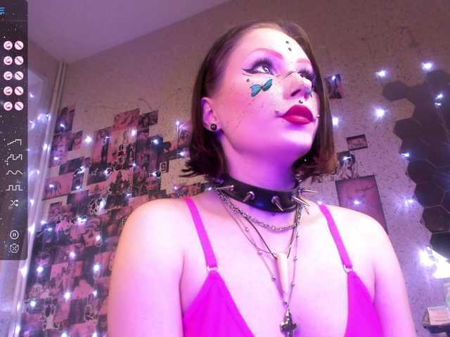 Емитувани слики од екранот kinkypleasure