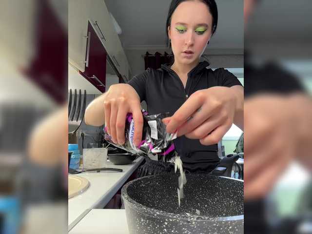 Емитувани слики од екранот Kira_Li_Lime