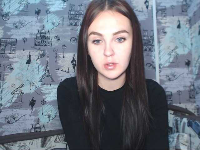 Емитувани слики од екранот KiraLunary
