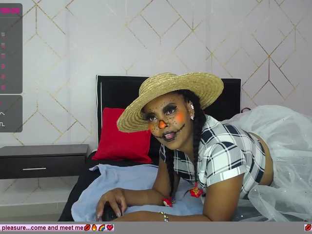 Фотографии KiraMonroe Trick or treat should I say blowjob and trick? come into my living room for a very special Halloween! The candy will surprise you. #Ebony #sex # horny #youngirl #sex #wet