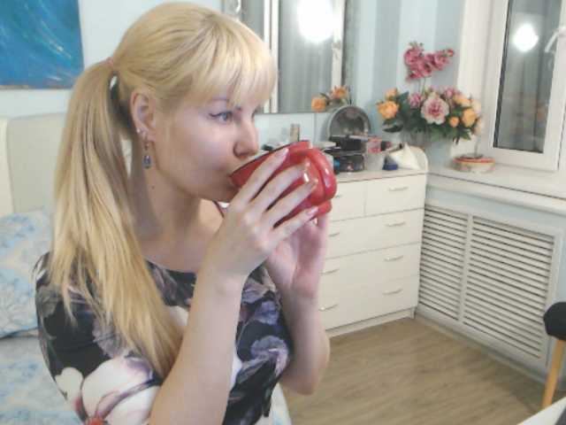 Емитувани слики од екранот GLAMSQUIRT
