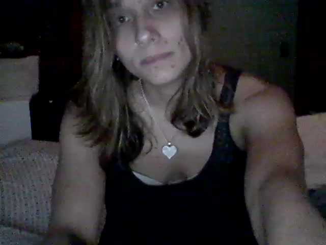 Емитувани слики од екранот Kittyb2Daddy