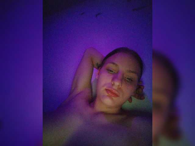 Емитувани слики од екранот KittySexlooly