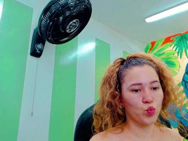 Емитувани слики од екранот KloeQueen