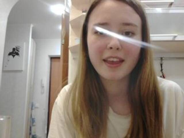 Емитувани слики од екранот krestsextonn