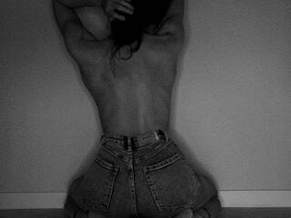 Еротски видео разговор L-o-l-ita