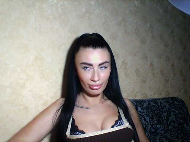 Емитувани слики од екранот Laaarablack