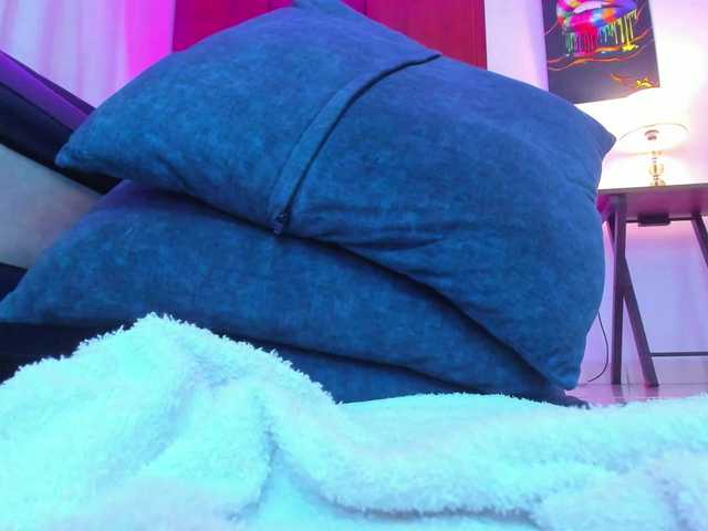 Емитувани слики од екранот Laaura-Velez