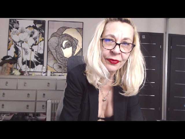 Емитувани слики од екранот LadyAnais