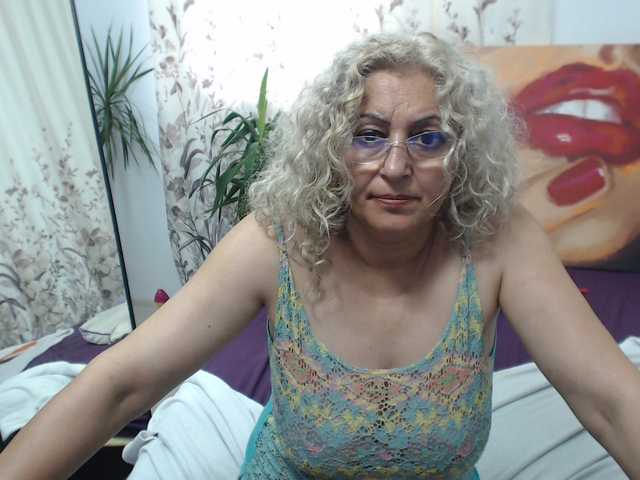 Фотографии ladydy4u I am waiting for the hard dick to have fun,,,30 tit 50 ass 500 naked 1000 squrt , 80 blow , 40 c2c