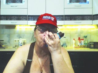 Емитувани слики од екранот LadyMature56