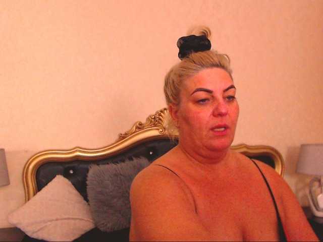 Емитувани слики од екранот LadyMelanieBBW