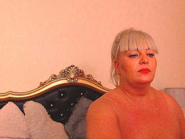 Емитувани слики од екранот LadyMelanieBBW