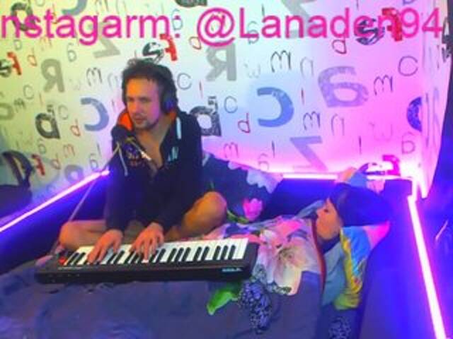 Емитувани слики од екранот LanaDen