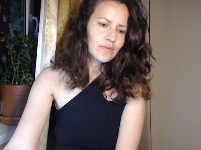 Емитувани слики од екранот Larianna