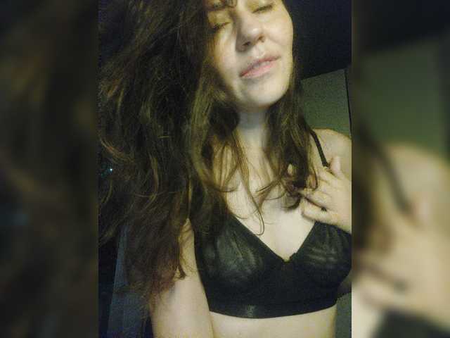 Емитувани слики од екранот Larianna