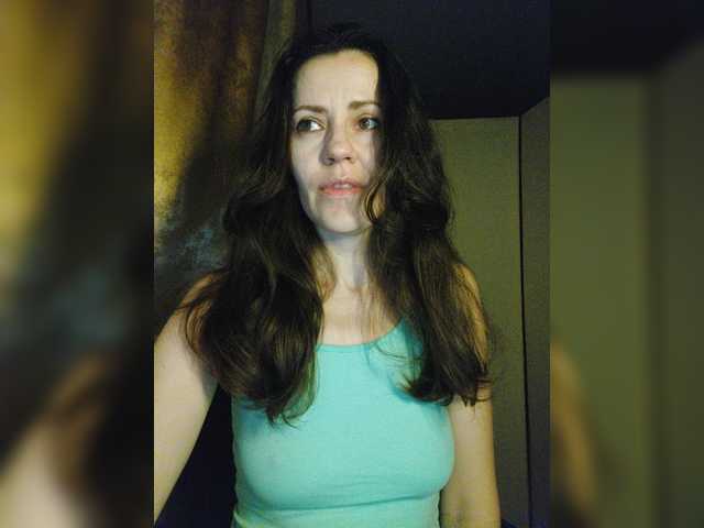 Емитувани слики од екранот Larianna