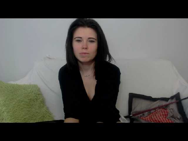 Емитувани слики од екранот LauraHot