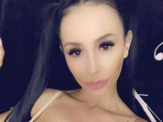 Еротски видео разговор LaylaRad