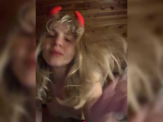 Емитувани слики од екранот Leabricotss