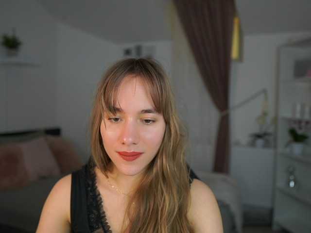 Емитувани слики од екранот LeahGotti18