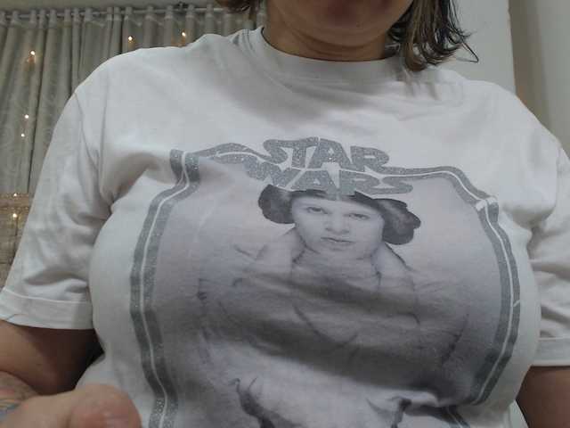 Емитувани слики од екранот Leia-bennet