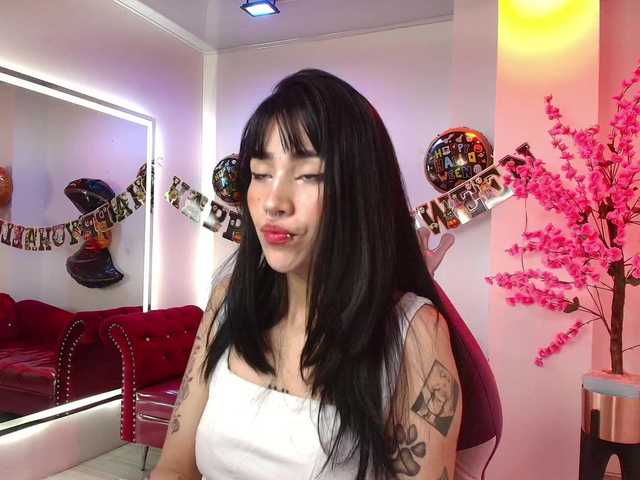 Емитувани слики од екранот leia-queens