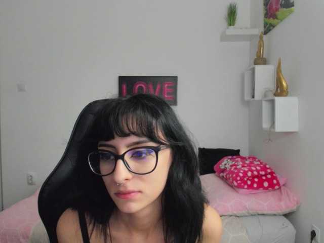 Фотографии LeighDarby18 hey guys, #cum join me #hot show and find out if u can make me #naked #skinny #glasses