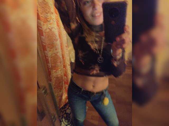 Емитувани слики од екранот LeksaDeleon