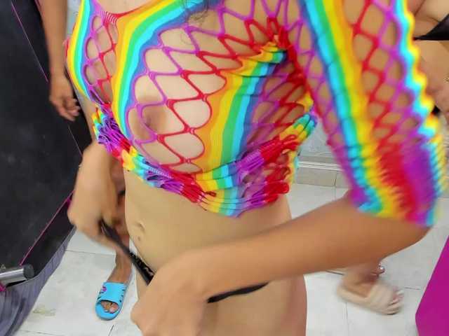 Емитувани слики од екранот LesbiansTasty