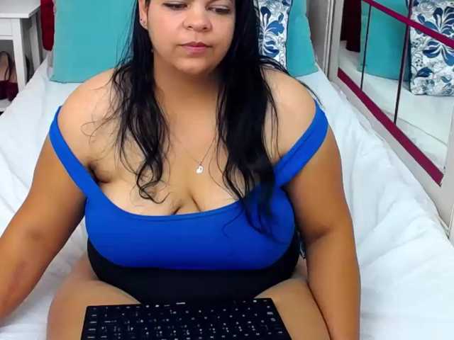 Емитувани слики од екранот LeslieJoyy