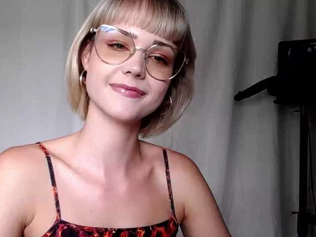 Фотографии lexieSpicy Sweet and yet dang naughty ;) #innocentface #sweet #petite #glasses #fetish #natural #shorthair #domina #teaser #cfmn #joi #cei #cbt #sph #cucktraining