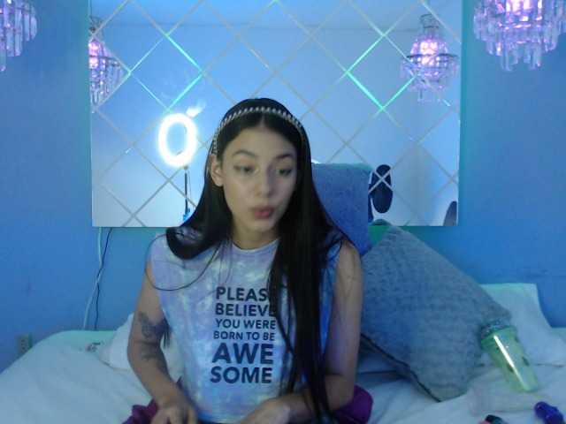 Емитувани слики од екранот LiaWilde