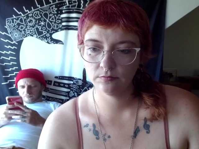 Емитувани слики од екранот LiliThiccEve