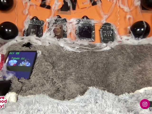 Емитувани слики од екранот LilitHoly